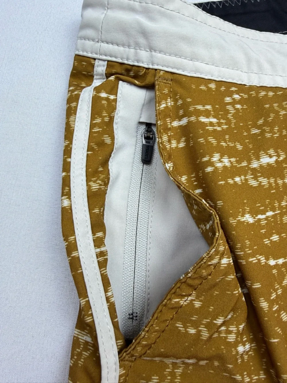 Vuori Board Shorts Size 36 V314